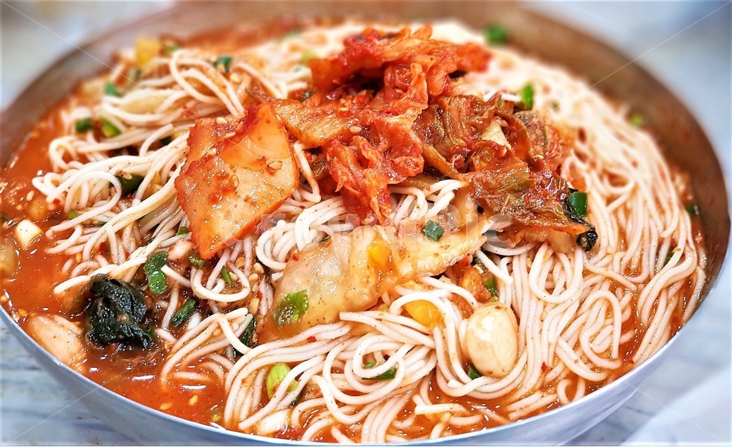 noodle,국수,food,음식,김치국수,국물,음식,식재료,요리,food,cook,meal,dishes,food reserves,면류,면요리,noodles,한식,한국음식,한국요리,korean food,korean dishes,korean meal,korean cook