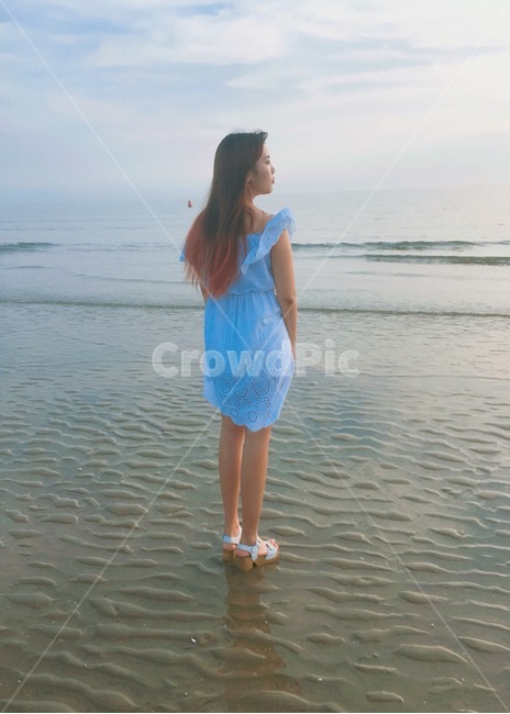 바다,여행,하늘,투톤헤어,구름,해변,바다,beach,sea,사람,인물,인간,human,person,여성,여자,woman,female,lady,여행,휴가,traveling,vacation,trip,고독함,외로움,쓸쓸함,우울함,슬픔,lonely,solitary
