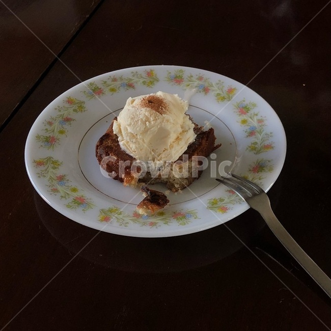 빵,케이크,디저트,후식,아이스크림,브라우니,케익,조각케이크,접시,포크