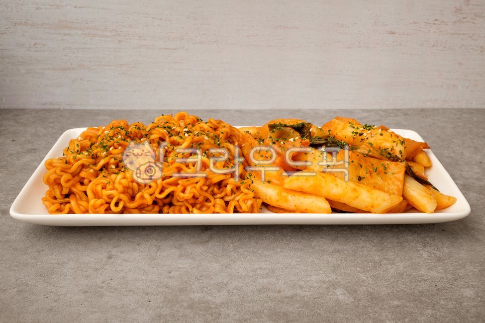 seasoning,ingredient,Korean culture,spicy,sauce,vegetable,food,meal,ramen,Korean food,rice cake,tteokbokki,grocery,Food Ingredients,ingredients,cooking,sweet