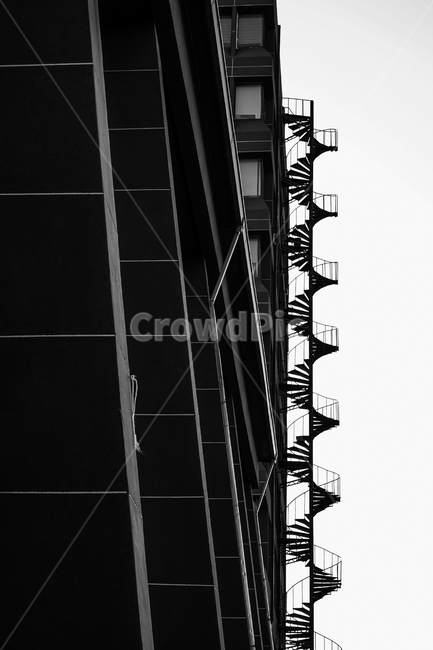 계단,건물,나선형,철제,벽,풍경,흑백,모노톤,monochrome,black and white,건축물,건물외관,exterior,building,structure,architecture,construction