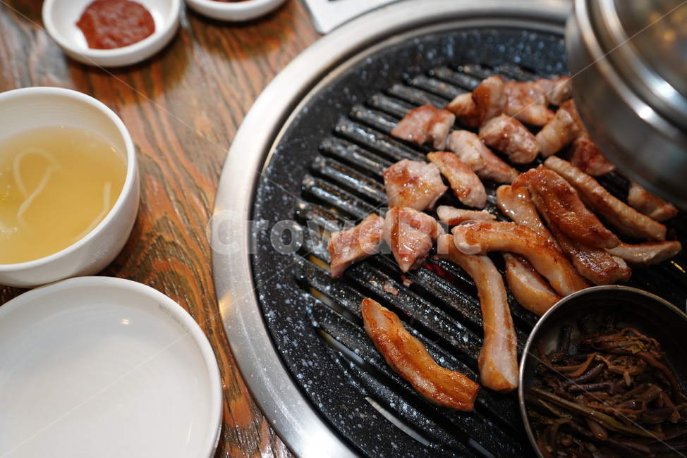 고기,구이,한식,음식,육식,육류,불판,안주,먹거리,푸드,돼지,음식,식재료,요리,food,cook,meal,dishes,food reserves,육류,고기,meat