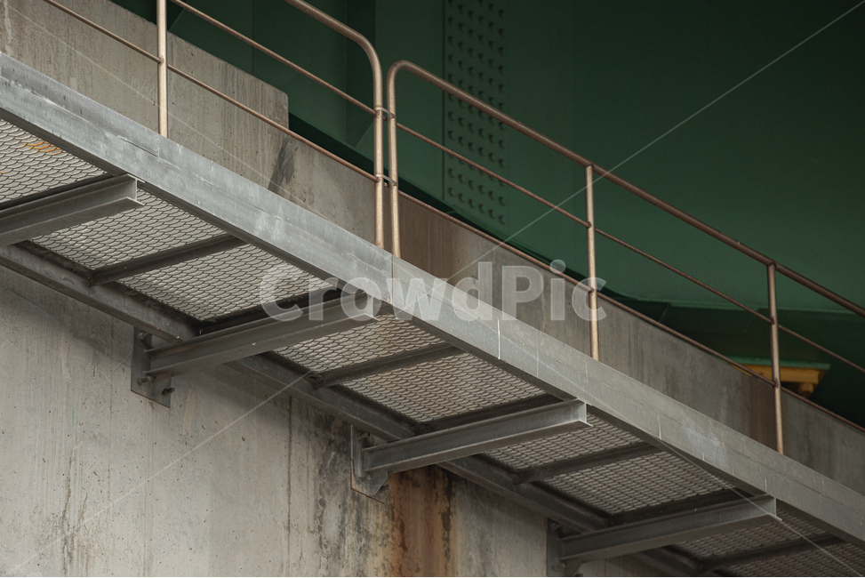 banister,handrail,railing,난간,고속도로,통로,위험한,쓸쓸한,아슬아슬,철골,철골구조,점검,점검구역,작업,작업로,일,산업,고가,고가도로,외각순환도로,좁은,높은,건축물,건물외관,exterior,building,structure,architecture,construction