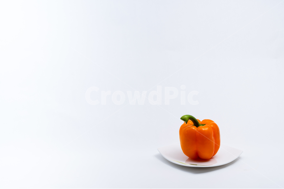 ceramic,studio,Juice,still life,plate,cold,Clean,bowl,vegetable,Orange,Stiff,side dish,plain,affix,farming,ingredients,diet,antioxidant,green,moisture,food,vitamin,White,paprika,background,healthy,calorie,organized