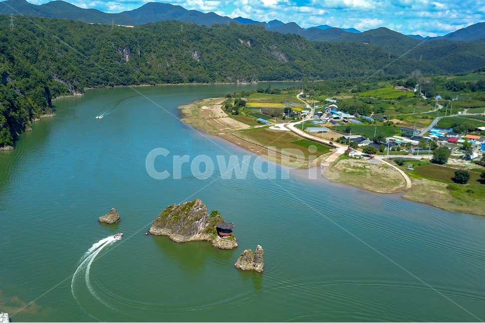 도담삼봉,단양군,섬,보트,호수,삼봉,자연,풍경,nature,landscape,한국자연풍경,한국자연경관,korea nature landscape,시골,마을,country,rural,town,outdoors,옥외,land,땅,sea,바다,ocean,대양,water,물,shoreline,해안선
