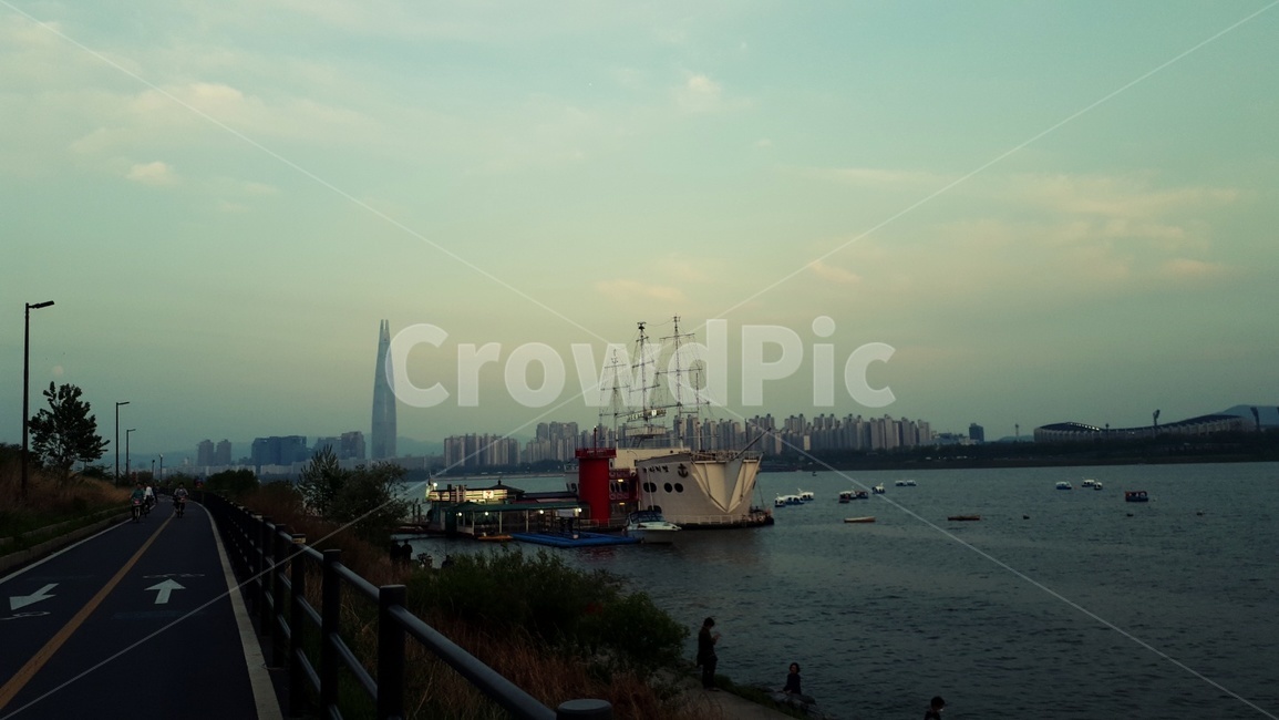 강변,한강,자전거도로,도로,배,river,강