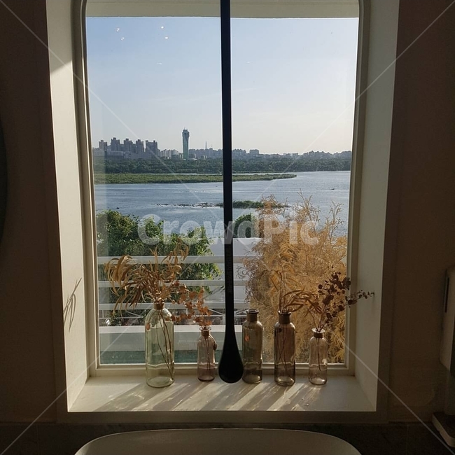 강,창문,창문배경,카페,하늘,자연,햇살,화분,sky,river,window,cafe,nature