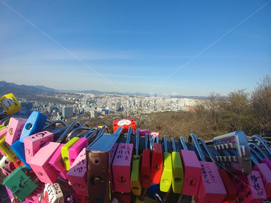 하늘,열쇠,자물쇠,풍경,약속,사랑,애정,희망,추억,메모리,표현,기억,흔적,기념,남산타워,연인,커플,가족,이벤트,key,love,물건,couple,서울,남산