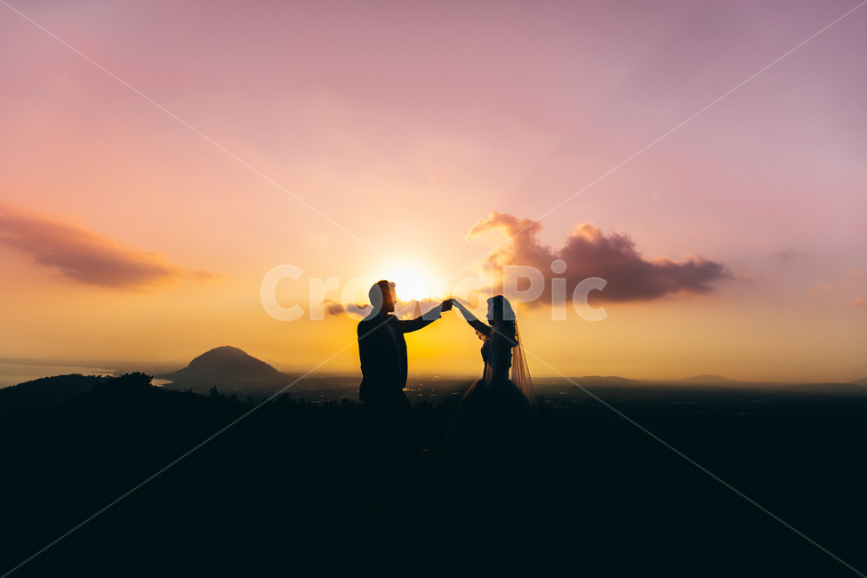 역광,실루엣,인물,사람,풍경,감성,사람,인물,인간,human,person,연인,커플,사랑,lover,couple,결혼,혼례,웨딩,wedding,marriage,marry,인물실루엣,사람실루엣,character silhouette,human silhouette,기념일,축하,anniversary,congratulation,celebrate,celebration,감성,sensible,feeling,색깔,색상,색채,색감,color sense,color sensitivity,feeling of color,nature,자연,outdoors,옥외,light,빛,flare,플레어