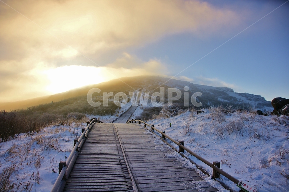 지리산,풍경,설경,노고단,겨울,구례,겨울,계절,winter,season,자연,풍경,nature,landscape,한국자연풍경,한국자연경관,korea nature landscape,building,건물,bridge,다리,boardwalk,산책로