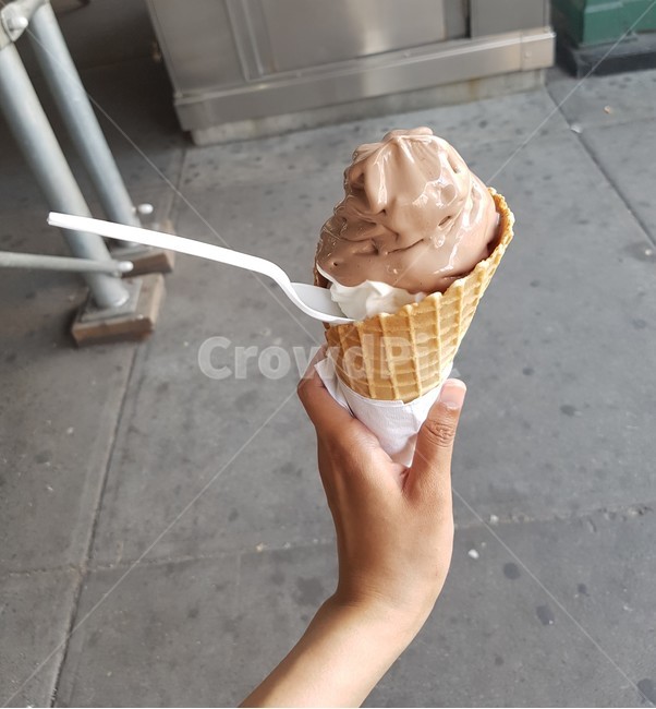 human hand,ice cream,dessert,Gelato,sight,Street,Overseas