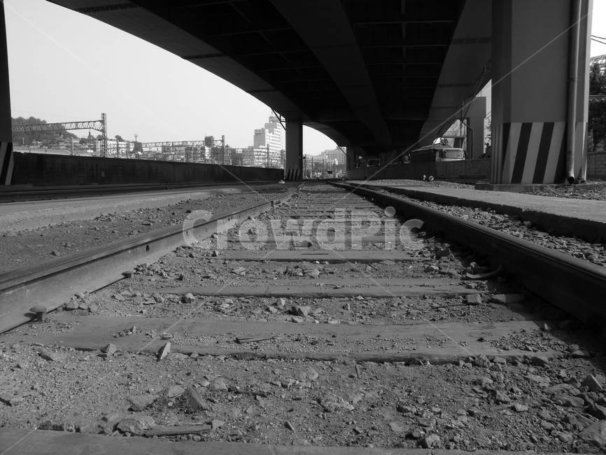 철길,기억,추억,옛날,기찻길,석탄,흑백,모노톤,monochrome,black and white,교통,교통수단,traffic,transportation