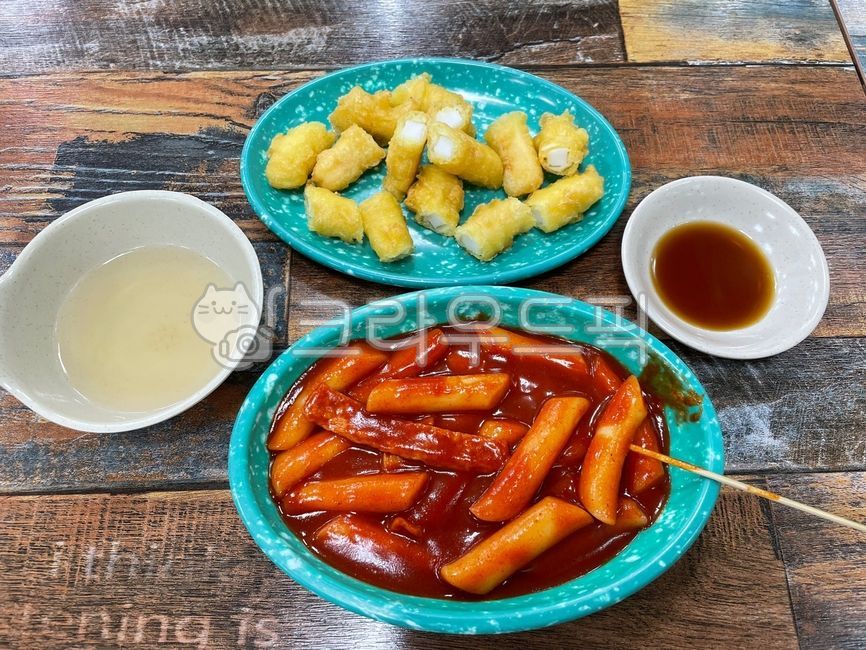 떡볶이,오징어튀김,튀김,간장,오뎅국물,분식,분식집,옛날접시,옛날그릇,food,음식