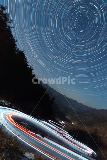 road,도로,별궤적,차궤적,풍경,불빛,야경,밤하늘,고갯길,야경,밤,풍경,nightscape,night,landscape