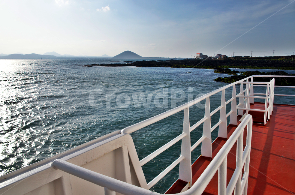 출항,여객선,우도,파도,바다,제주,자연,풍경,nature,landscape,한국자연풍경,한국자연경관,korea nature landscape,제주도,jeju,jeju island,교통,교통수단,traffic,transportation,banister,난간,handrail,railing