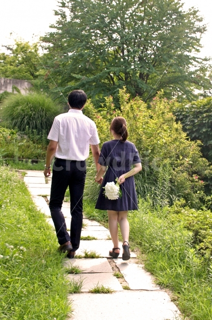 연출사진,데이트,연인,커플,결혼,감성사진,공원,스냅사진,웨딩,인물,따뜻함,행복함,배경,배경사진,풍경사진,평화로운,분위기,차분한,차분함,평화로움,scene,ambience,atmosphere,calm,peaceful,tranquil,still,background,사람,인물,인간,human,person,연인,커플,사랑,lover,couple,연출,컨셉,콘셉,direction,concept