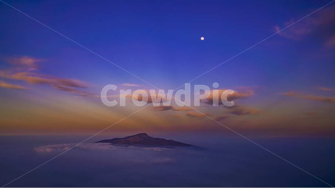 항공사진,제주,제주도,한라산,일몰,운해,구름,하늘,노을,역광,달,airplane,cloudsea,halla,mountain,jeju,jejuisland,sunset,sky,자연,풍경,nature,landscape,outdoors,옥외,dusk,황혼,dawn,새벽,red sky,붉은 하늘