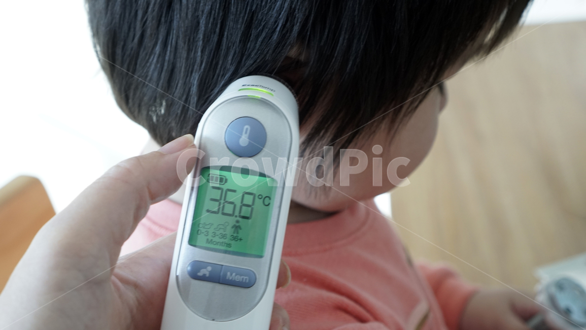 웹디자인,알림,프레임,체온계,미열,정상체온,아기,여아,자녀,보육,양육,검사,체온,어린이,열,감기,독감,병원,소아,의료,의학,병원,medical,hospital,clinic