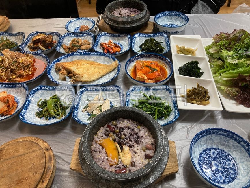 Korean table setting,table setting,Korean,plate,bowl,food,meal,Hanjeongsik,brunch