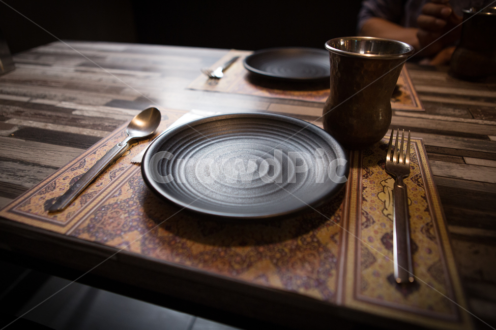 접시,포크,수저,쟁반,인도,물,식당,음식점,food,cook,사물,물건,오브젝트,thing,object,matter