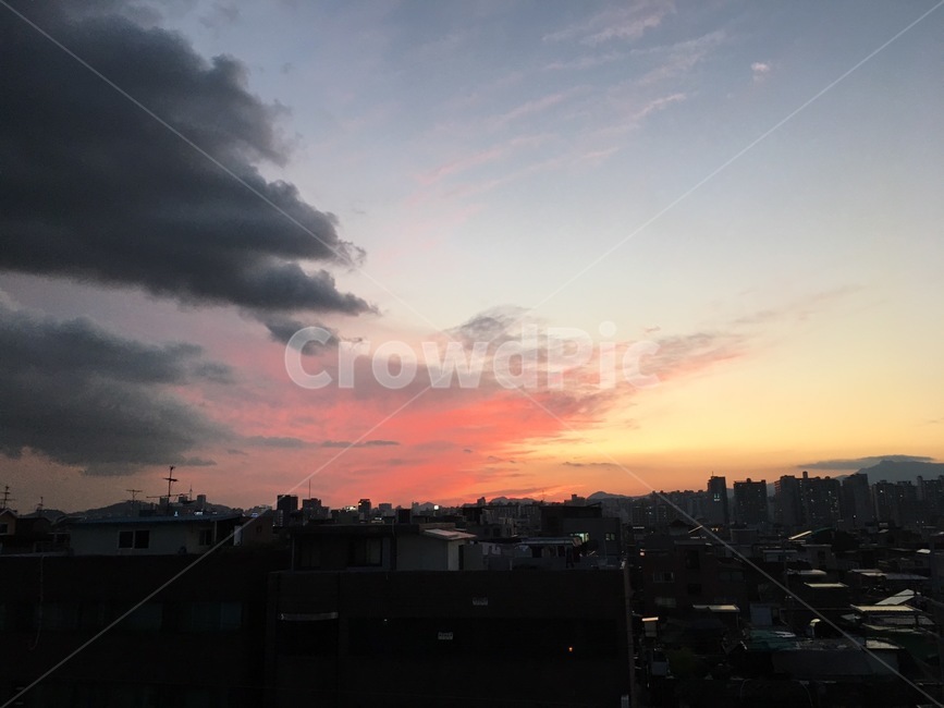 저녁,구름,동네,한가,여유,이미지,image,사진,photo,추억,camera,여행,travel,memory,촬영,shooting,취미hoddy,일상,everydaylife,생각,도시,풍경,city,landscape,nature,자연,outdoors,옥외,sky,하늘,red sky,붉은 하늘,dusk,황혼,dawn,새벽,sunset,일몰