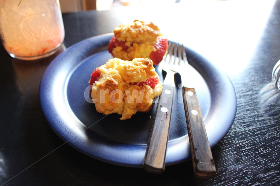 weaponry,무기류,knife,weapon,무기,스콘,딸기스콘,디저트,scone,dessert