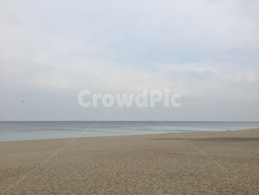 바다,강릉바다,비오기전바다,경포해변,빈해변,강릉바닷가,강릉해변,경포해변풍경,우울한바닷가