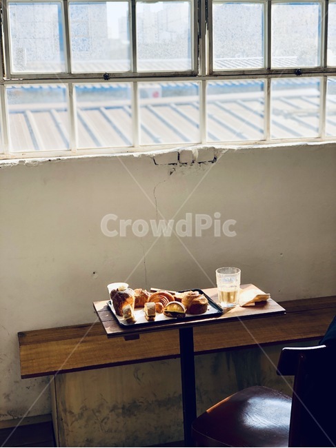 카페,빵,커피,음료,테이블,빛,창문,음식,식재료,요리,food,cook,meal,dishes,food reserves,빵,bread,커피,카페,coffee,cafe