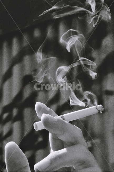 담배,담배연기,손가락,흡연,금연,애연가,연기,인간,smoke,smoking,사람,건강,헬스웨어,헬스케어,healthware,health care,흑백,모노톤,monochrome,black and white
