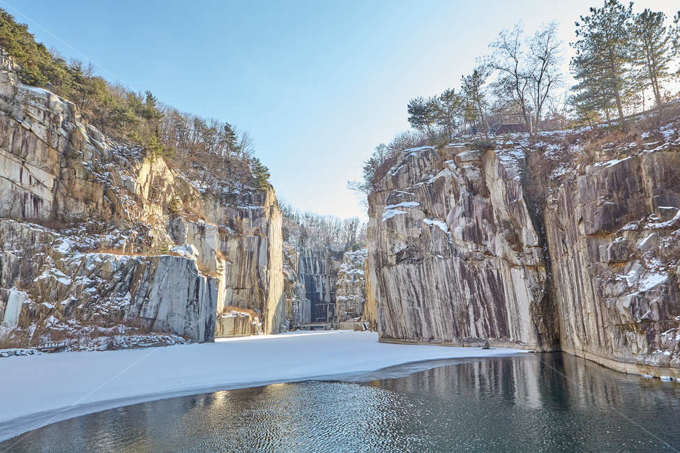 설경,배경,암석,절벽,호수,얼음,눈,풍경,겨울,겨울,계절,winter,season,자연,풍경,nature,landscape