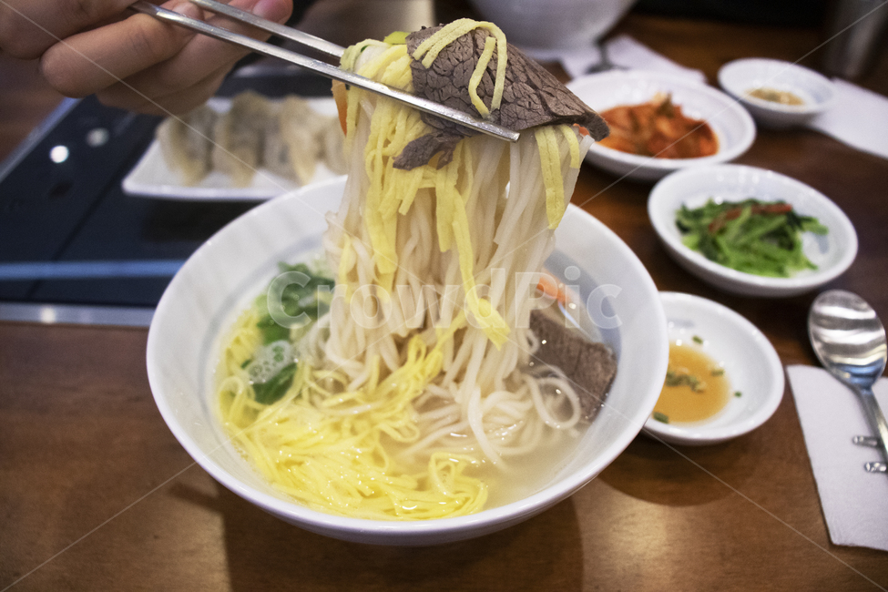국수,고기국수,음식,고명,계란,파,달걀,소고기,고기,잔치국수,곰국수,젓가락,면,음식,식재료,요리,food,cook,meal,dishes,food reserves,면류,면요리,noodles,한식,한국음식,한국요리,korean food,korean dishes,korean meal,korean cook