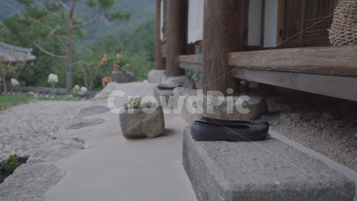 한옥,고무신,산,전통,툇마루,쉼,휴식,한옥체험,healing,힐링,hanok,traditional