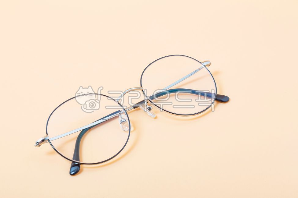 안경,플라스틱,렌즈,금테안경,부속품,사물,물건,오브젝트,thing,object,matter