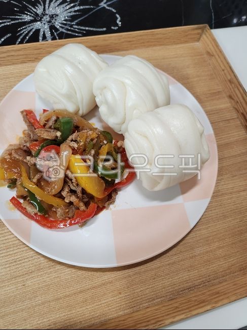 meal,Red pepper japchae,food presentation,Chinese cuisine,Korean food,plate,bowl,foodpresentation,food,flower bread