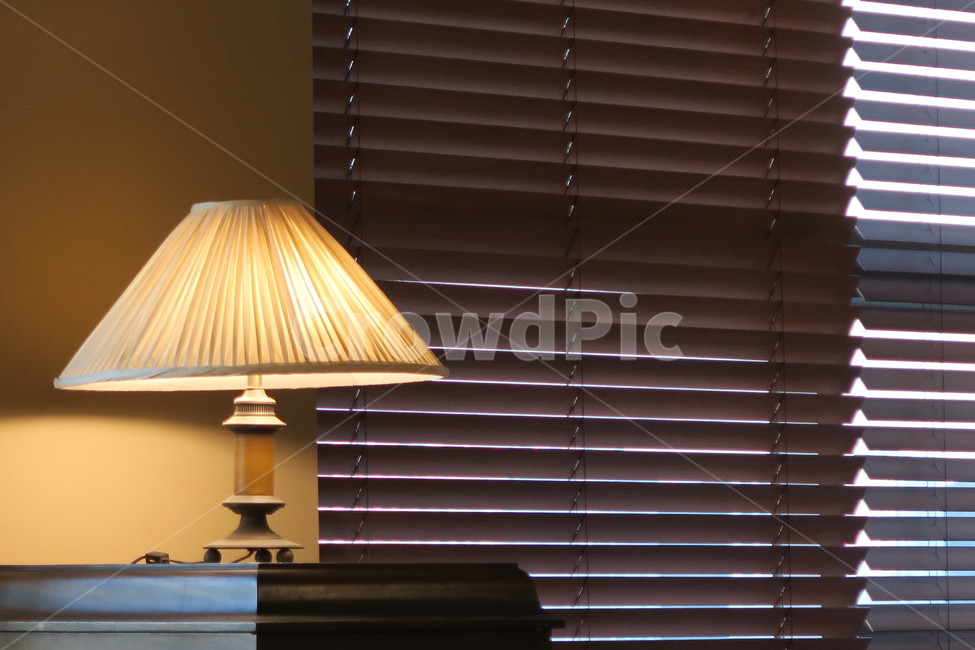블라인드,창문,조명,불빛,무드등,노랑,아늑,인테리어,실내디자인,interior design