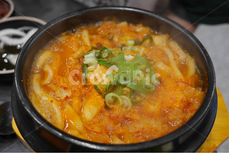 우동,김치우동,김치나베우동,김치,김치요리,유부,면요리,뚝배기,김펄펄,뜨거운요리,음식,food,음식,식재료,요리,food,cook,meal,dishes,food reserves,면류,면요리,noodles,한식,한국음식,한국요리,korean food,korean dishes,korean meal,korean cook