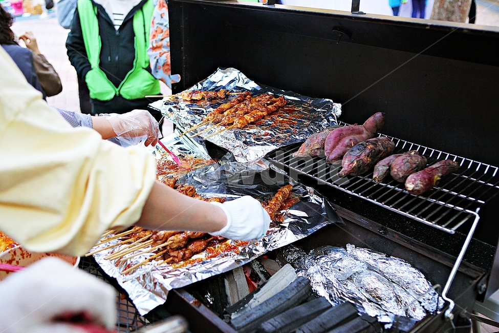 닭꼬치,닭고기,양념닭,닭구이,구이,음식,먹거리,길거리음식,꼬지,식자재,시장,마트,마켓,market,mart,market place,음식,식재료,요리,food,cook,meal,dishes,food reserves