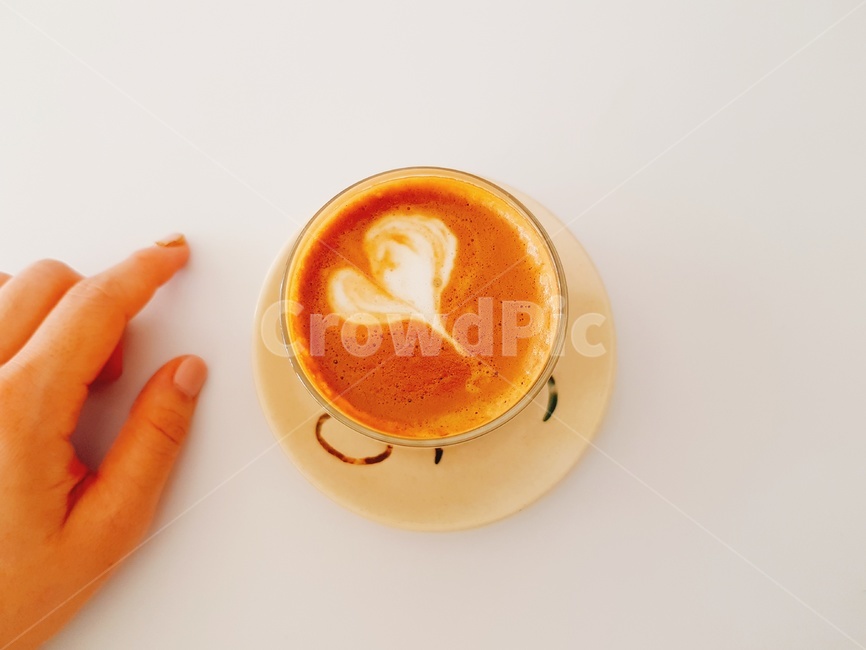 cup,컵,coffeecup,커피컵,latte,라떼,손,티타임,coffeetime,커피,카페,coffee,cafe