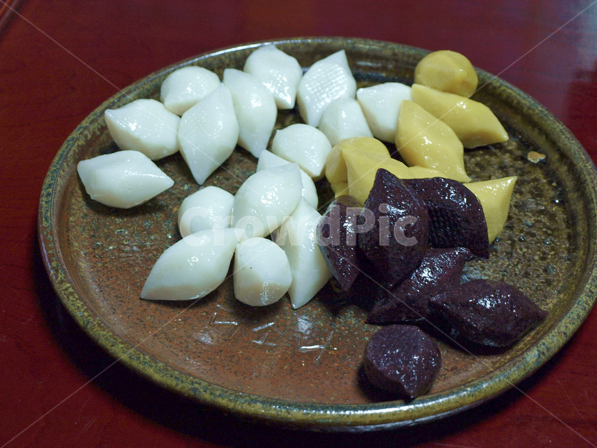 송편,떡,한국전통음식,asianfood,chuseok,delicious,dessert,halfmoonshapedricecake,healthy,korea,koreafood,newyearsdayfood,organic,ricecake,sweet,tasty,traditional,traditionalfood,tteok,white,명절음식