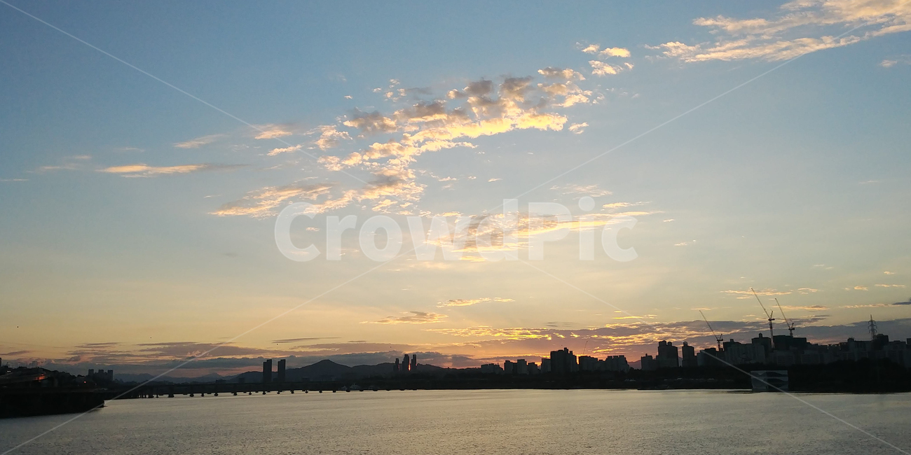 노을,일몰,한강,도심,가을,도시,풍경,city,landscape,실루엣,그림자,silhouette,shadow,nature,자연,outdoors,옥외,sky,하늘,dawn,새벽,sunset,dusk,황혼,red sky,붉은 하늘