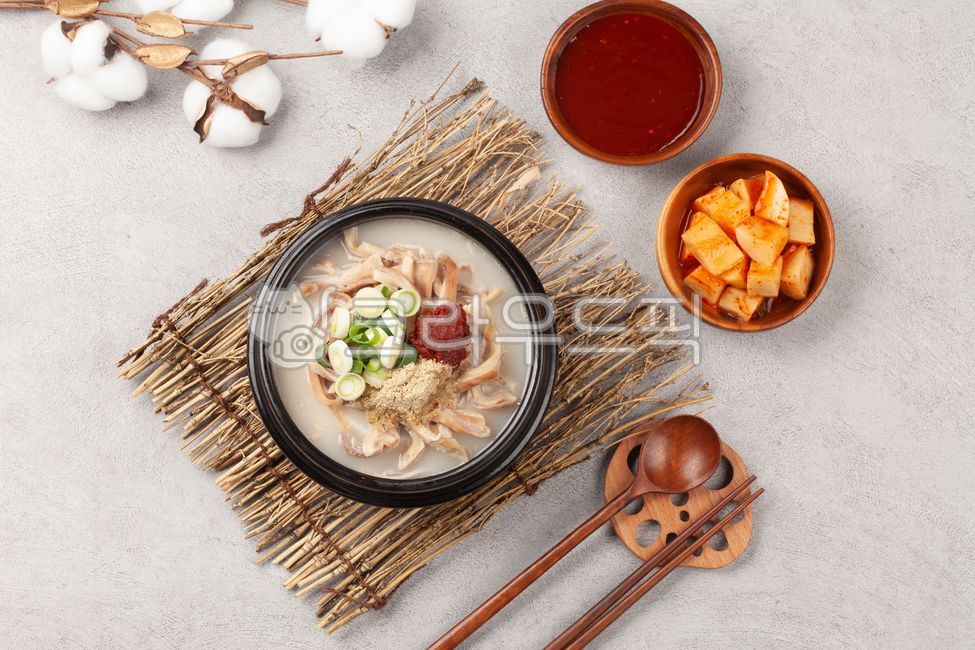 음식,식사,한식,돼지고기,돼지머리고기,오소리감투,수육,내장,돼지내장,곱창,순대국밥,식재료,국밥,요리