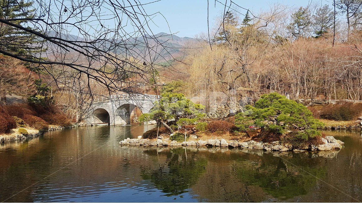 다리,전각,교각,강,물,강물,유원지,돌,돌담,울타리,그늘,비침,자연,나들이,소풍,자연,풍경,nature,landscape,water,building,건물