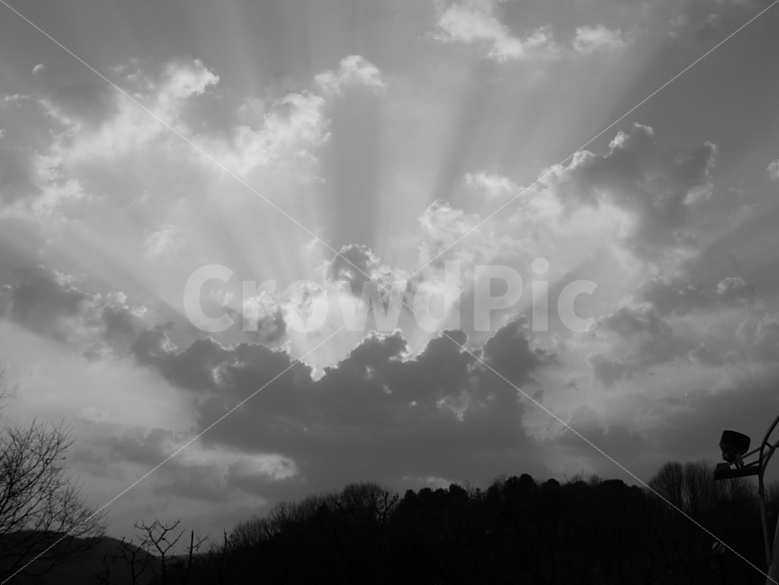빛내림,풍경,흑백,빛,산,자연,풍경,nature,landscape,흑백,모노톤,monochrome,black and white,weather,날씨,cloud,구름,sky,하늘,cumulus,적운,outdoors,옥외