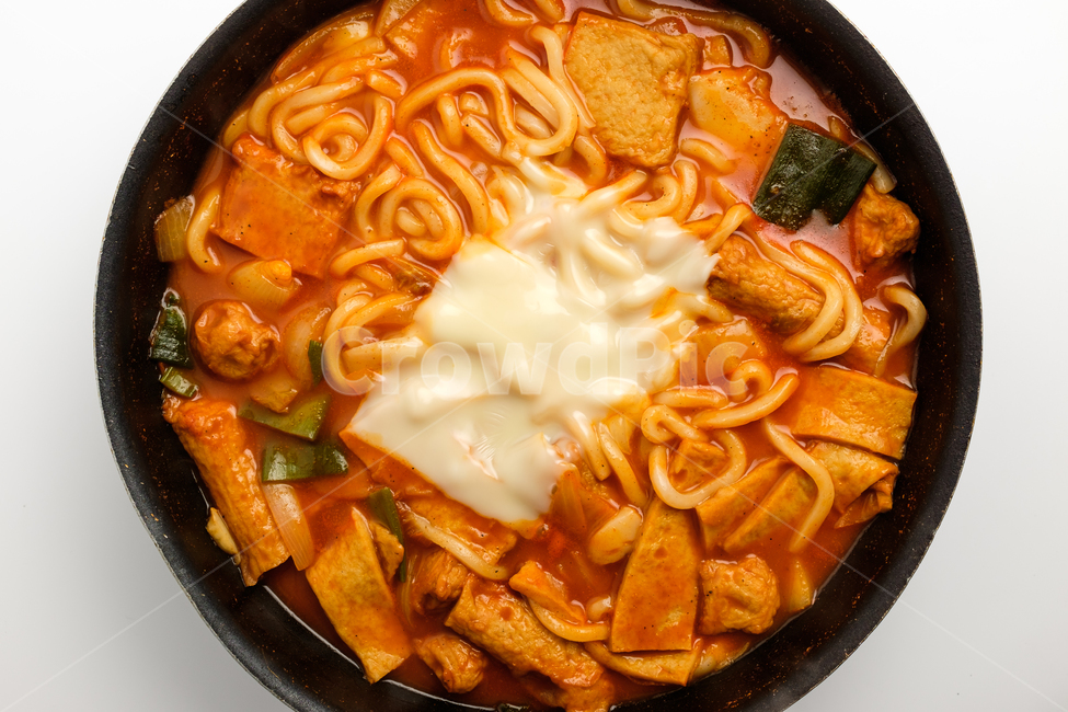 떡볶이,떡,양념,채소,매운,달콤한,간식,한국문화,한국음식,식품,음식,요리,맛있는,어묵,치즈,쌀,면,국물,빨간,음식,식재료,요리,food,cook,meal,dishes,food reserves