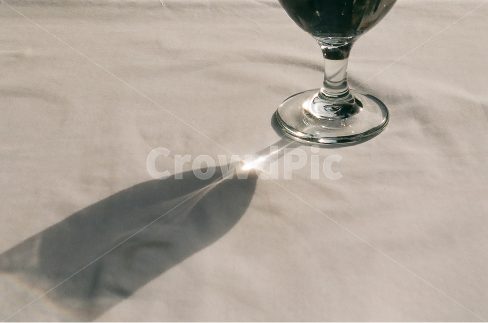 그림자,햇빛,유리잔,물잔,빛,필름카메라,필름,필카감성,필름감성,니콘,니콘fm2,nikon,아그파비스타,아그파,비스타200,레스토랑,sunshine,반짝,감성,sensible,feeling,사물,물건,오브젝트,thing,object,matter