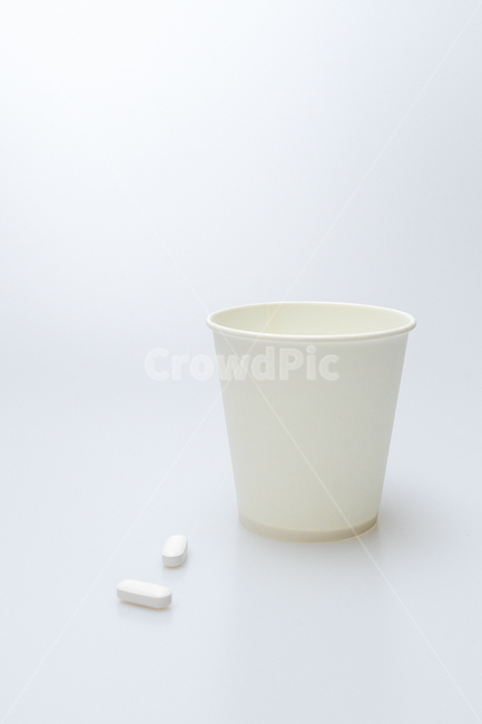항생제,바탕,배경,백그라운드,질병,질환,진통제,조제,처방,질감,텍스쳐,하얀,하얀색,화이트,흰,흰색,물,물컵,종이컵,의료,의학,병원,medical,hospital,clinic,사물,물건,오브젝트,thing,object,matter