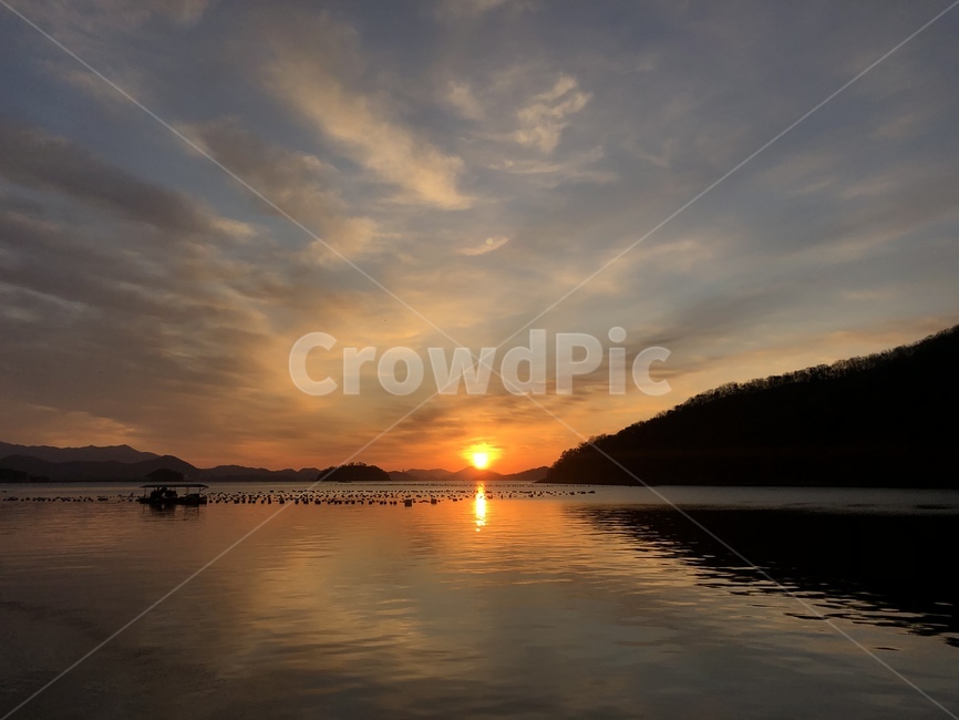 새해일출,새해,일출,바다,창원,dawn,새벽,양식장,배,하늘,sunset,황혼