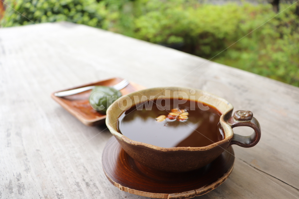 아이스대추차,대추차,jujube,송편,전통디저트,한국음식,한국음료,전통음료,도자기잔,한국전통,한국문화,korean traditional,korean culture,음료수,drink,beverage