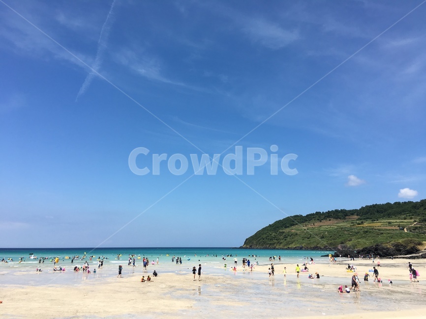 바다,ocean,푸른,하늘,구름,제주,bluesky,blueocean,clouds,해변,바다,beach,sea,사람들,대중,군중,other people,crowd