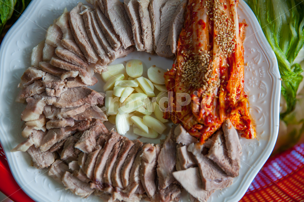 보쌈,돼지고기,음식,김치,보쌈김치,수육,마늘,맛,김장김치,외식,주문,쌈,요리,접시,한식,육류,food,koreanfood,음식,식재료,요리,food,cook,meal,dishes,food reserves
